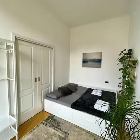 Corso Como - Rosales Apartment